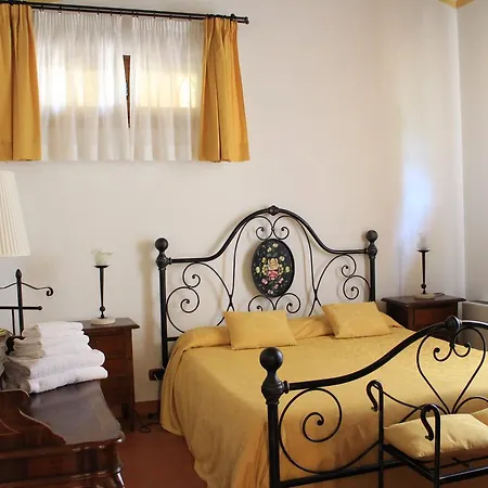 Farm stay Il Colombaio Winery & Monteriggioni