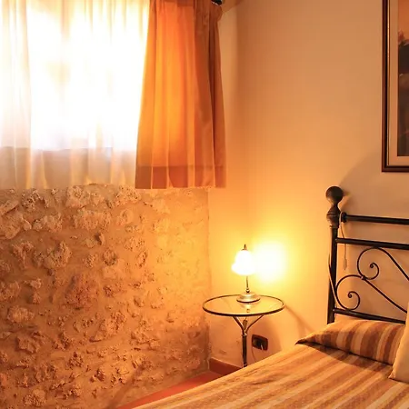 Farm stay Il Colombaio Winery & Monteriggioni