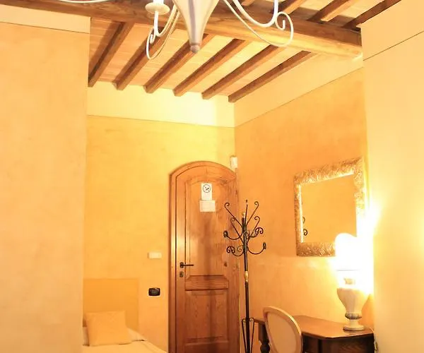 Il Colombaio Winery & 蒙特里久尼