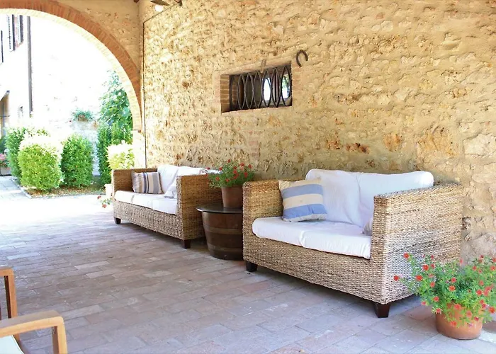 Il Colombaio Winery & 蒙特里久尼